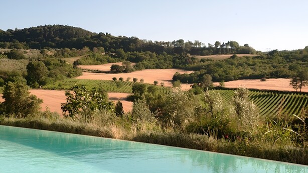 A swimming pool with a view of a hilly landscape and vineyards. - Agriturismo I Borghi – Apartment Liquirizia with Pool in San Gimignano (San Gimignano)
