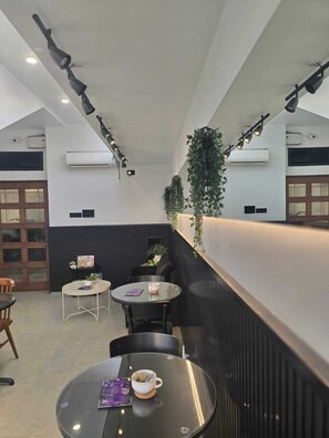 Café - HOTEL TRAGOPAN (DIMAPUR)