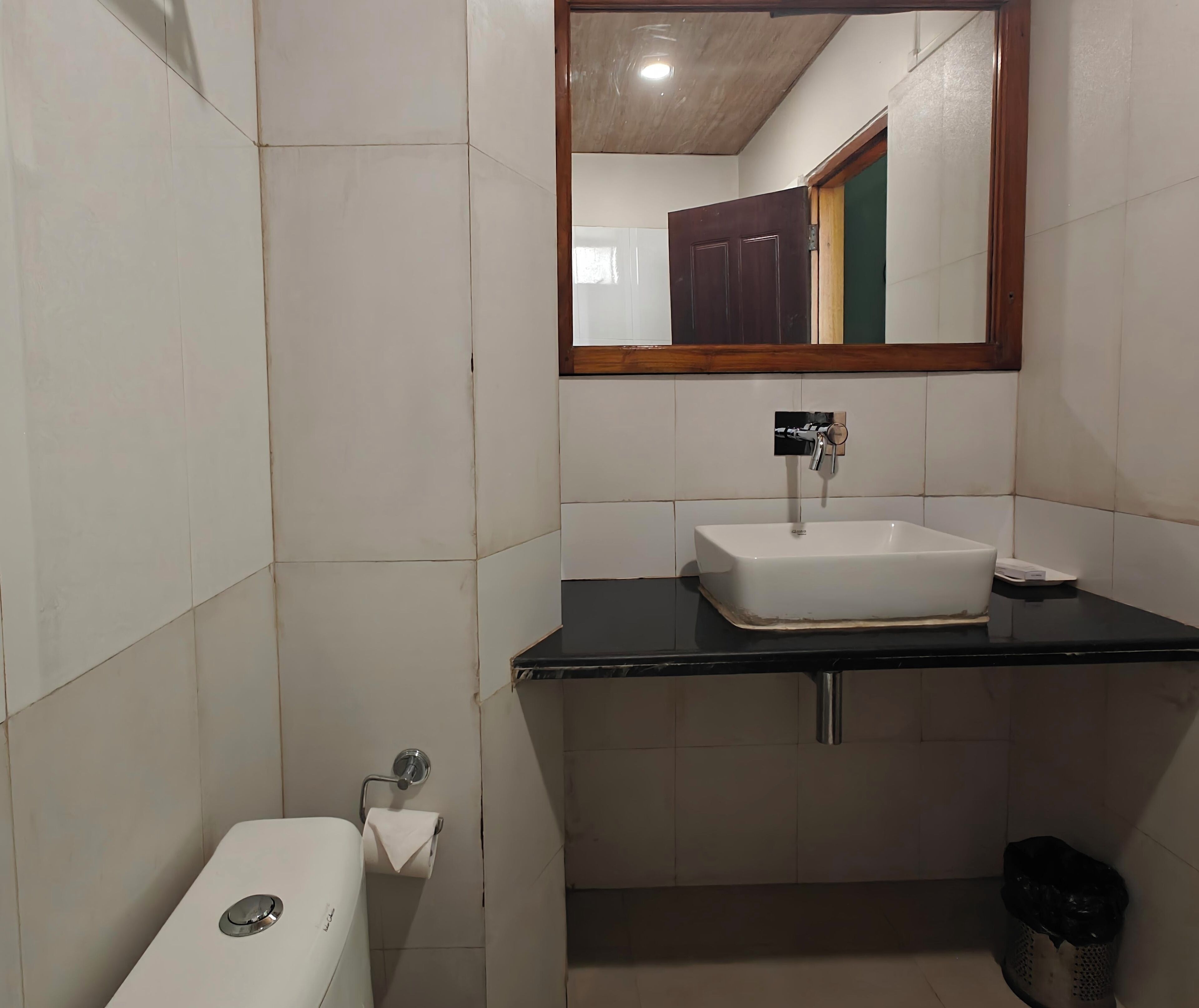 Economy Double Room, City View | Bathroom | Shower, free toiletries, slippers, towels