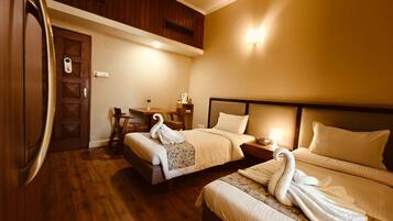 Desk, laptop workspace, iron/ironing board, free WiFi