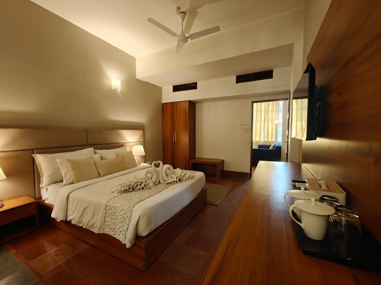 Studio Suite Mewah, pemandangan kota | Meja kerja, ruang kerja ramah laptop, dan setrika/meja setrika