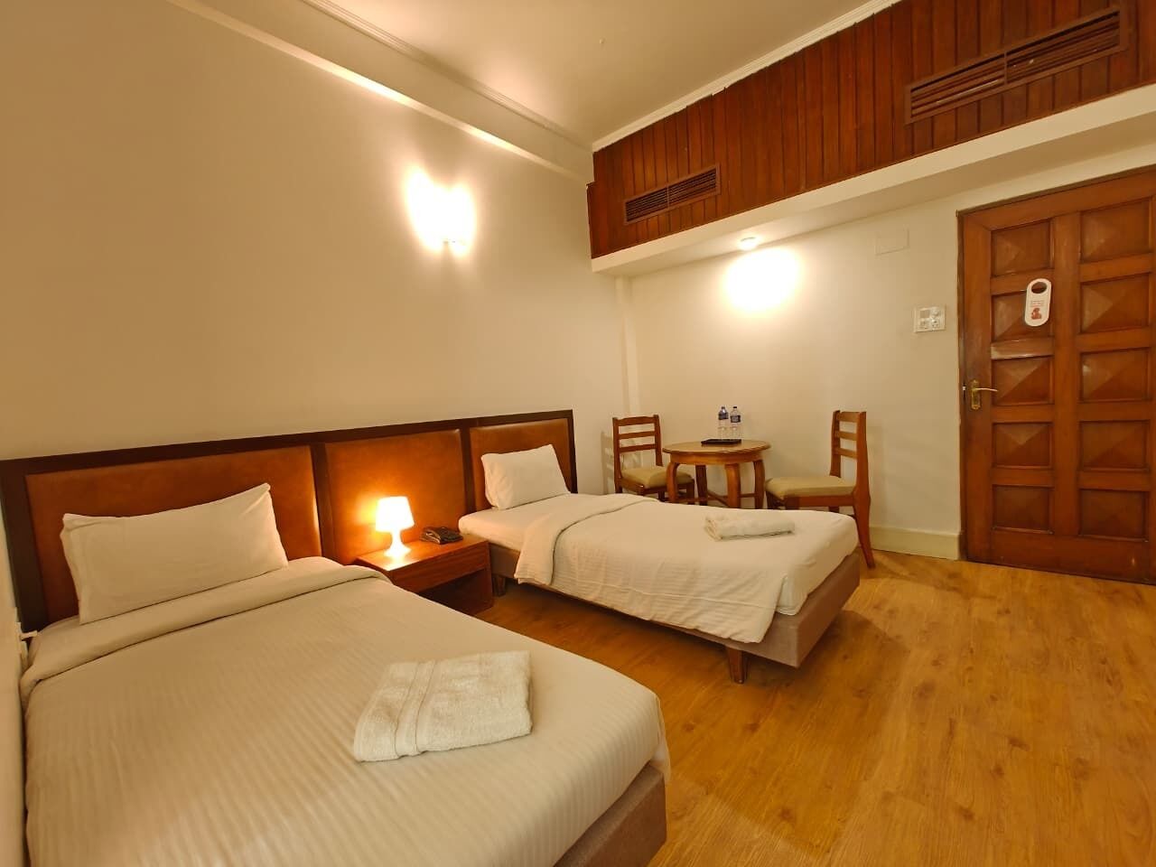 ห้องอีโคโนมีทวิน | โต๊ะทำ  งาน, พื้นที่ทำงานแบบใช้แล็ปท็อป, เตารีด/โต๊ะรีดผ้า, Wi-Fi ฟรี