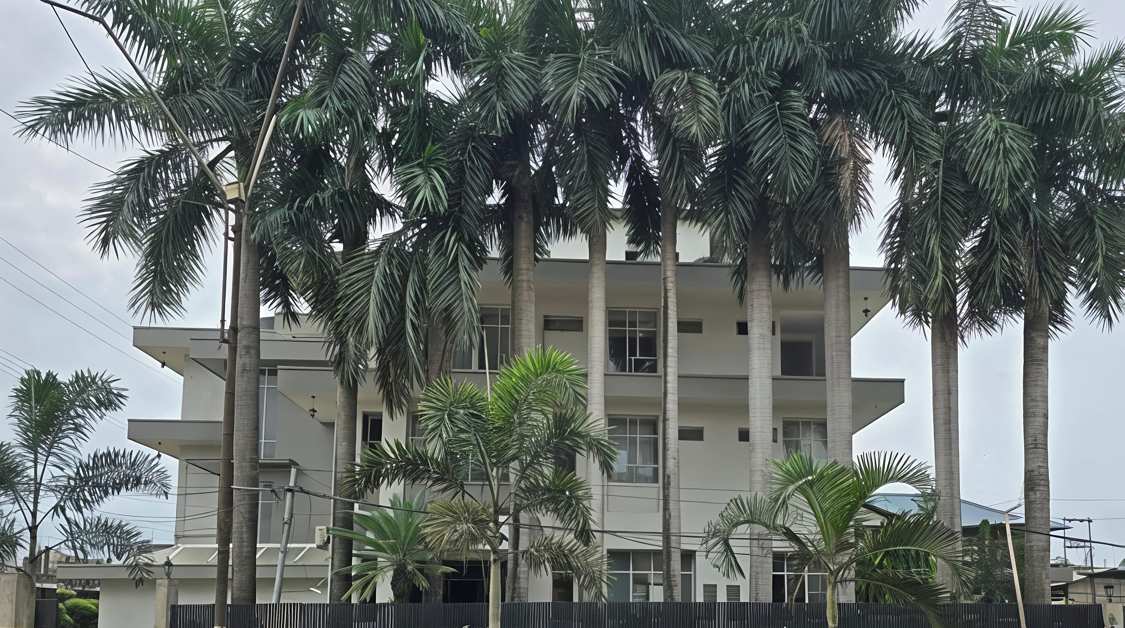 المنشأة من الخارج