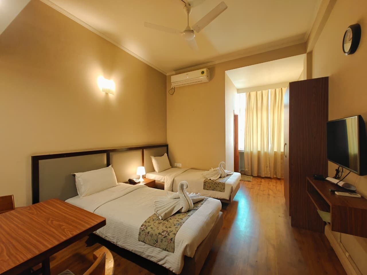 Comfort Twin Room, City View | Desk, laptop workspace, iron/ironing board, free WiFi