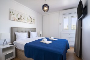 2 bedrooms, free WiFi, bed sheets - Sol de Quarteira modern apartment - by HDproperties (Quarteira)