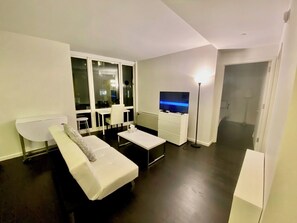 Living area - 1 Bed Nr Grand Central, 30days+W/D+FullKitchen in unit with Free Gym and Lounge! (New York)