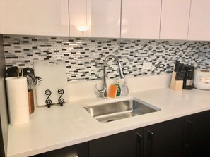 Private kitchen - 1 Bed Nr Grand Central, 30days+W/D+FullKitchen in unit with Free Gym and Lounge! (New York)
