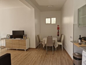 Dining - Machico Accommodation Madeira (Machico)