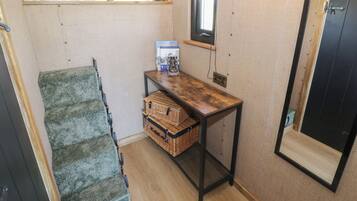1 bedroom, individually decorated, individually furnished
