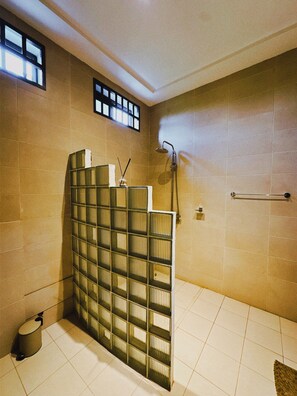 Villa, 2 Bedrooms, Air conditioning | Bathroom - MAYORA Villas & Suites (Lomé)