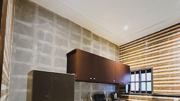 Villa, 2 Bedrooms, Air conditioning | Private kitchen