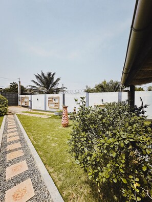 Villa, 2 Bedrooms, Air conditioning | Property grounds - MAYORA Villas & Suites (Lomé)
