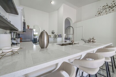 < 1 Mi to Talking Stick Amp! Family Escape w/ Pool