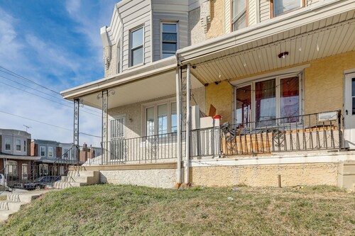 Luxe Philly Home w/ Indoor Jacuzzi & 100-inch TV!