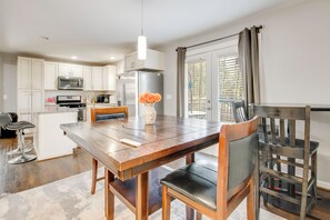 Interior - 7 Mi to Dtwn Atl! Family-friendly Escape w/ Deck (Atlanta)