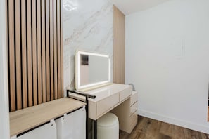 Interior - Modern Miami Beach Apartment - Steps to the Ocean (Miami Beach)