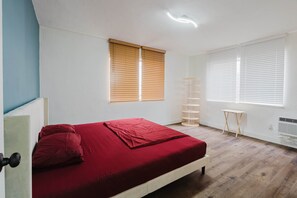 2 室のベッドルーム、アイロン / アイロン台、WiFi (無料)、ベッドシーツ