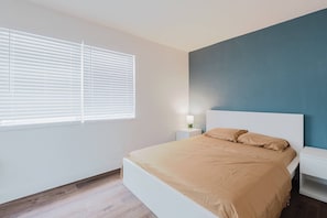 Room - Modern Miami Beach Apartment - Steps to the Ocean (Miami Beach)