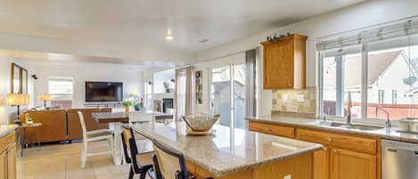 House (5 Bedrooms) | Interior