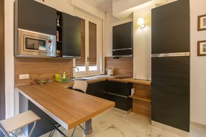 Private kitchen - 'Studio with Terrace Chagall' with Terrace and Air Conditioning (Lecco)