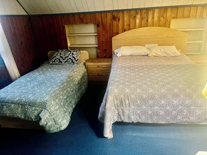 Room - 3-bedroom house in charming Hempstead with cool AC (Hempstead)