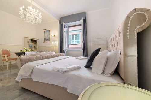King Deluxe Segantini Room for Small Groups and Families