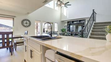 House (4 Bedrooms) | Interior