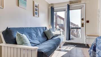 Apartment (0 Bedroom) | Interior