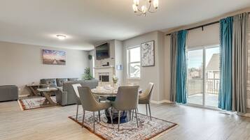 House (5 Bedrooms) | Interior