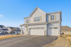 Interior - 2 Mi to National Sports Center: Blaine Base Camp (Blaine)