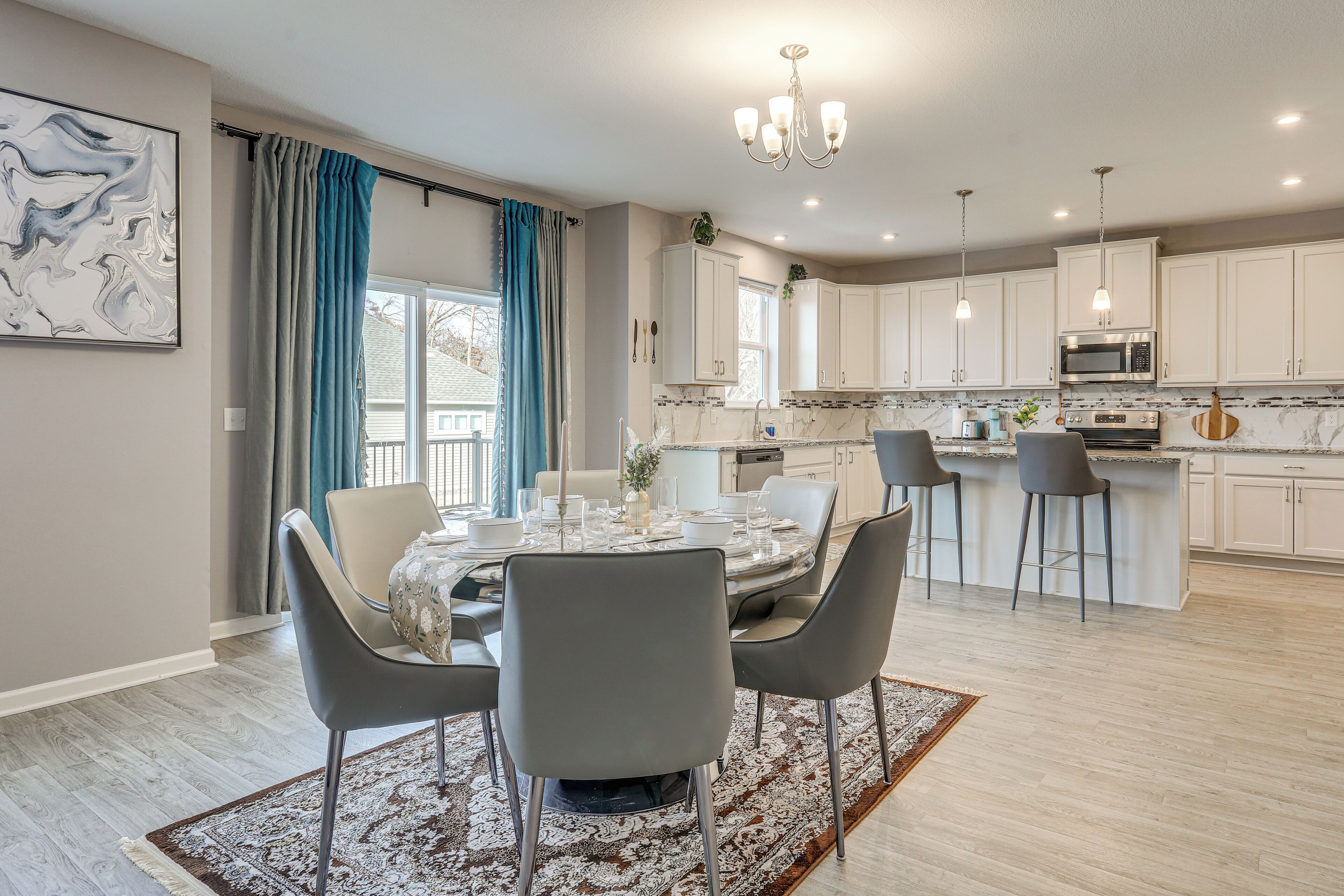 House (5 Bedrooms) | Interior