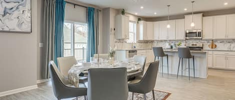 House (5 Bedrooms) | Interior