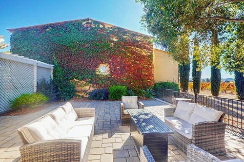 Morgan Hill Couple's Gem: 'villa in the Vineyards'