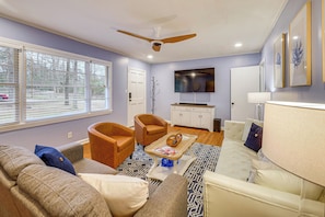 A living room with a ceiling fan, a flat-screen TV, a coffee table, and a sofa. - Updated + Inviting! North Macon Home Near Dtwn (Macon)