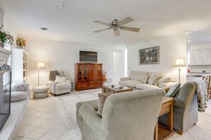 Interior - Near Trails & Dtwn Springdale! Dog-friendly Home (Springdale)