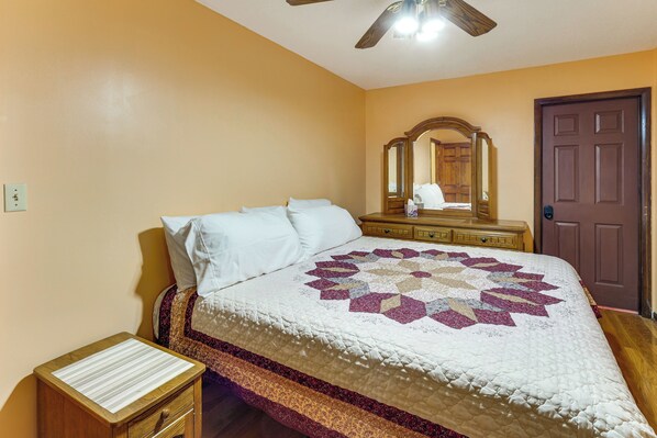 House (2 Bedrooms) | Interior