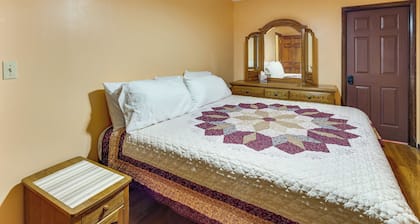 Hike, Fish & Explore: Mcminnville Farmhouse + Yard