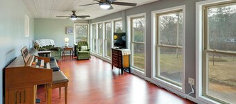 Hike, Fish & Explore: Mcminnville Farmhouse + Yard