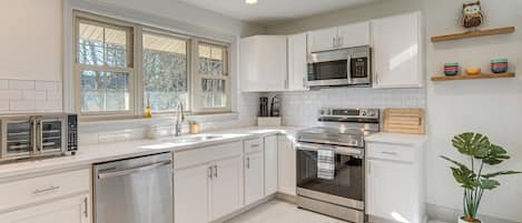 House (3 Bedrooms) | Interior