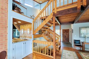 Talo (4 Bedrooms) | Sisätilat