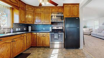 House (3 Bedrooms) | Interior