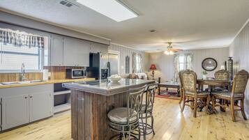 House (2 Bedrooms) | Interior