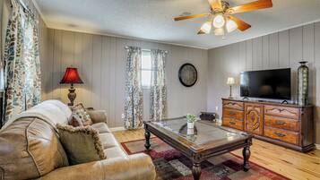 House (2 Bedrooms) | Interior