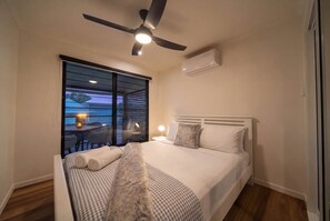 In-room safe, WiFi, bed sheets - Serenity Sands - Mission Beach (South Mission Beach)