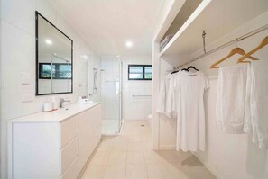 Bathroom - Serenity Sands - Mission Beach (South Mission Beach)