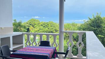 House, 2 Bedrooms | Balcony