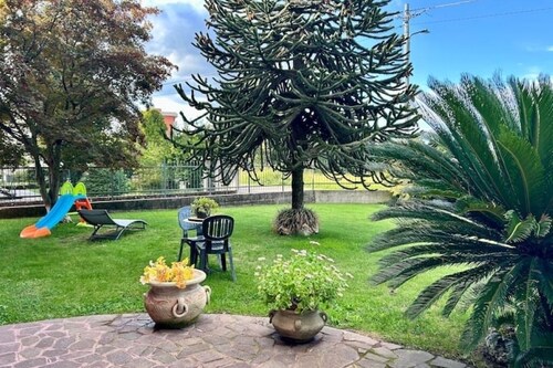 Suitable for families, 10 minutes from Milan malpensa. Supermarkets within10 steps.
