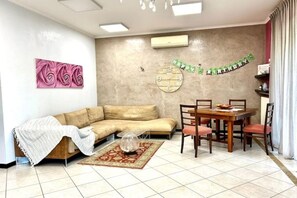 Living area - Suitable for families, 10 minutes from Milan malpensa. Supermarkets within10 steps. (Samarate)