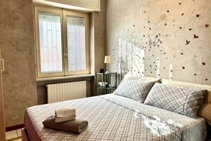 2 bedrooms, iron/ironing board, WiFi, bed sheets - Suitable for families, 10 minutes from Milan malpensa. Supermarkets within10 steps. (Samarate)