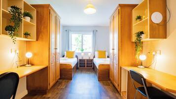 2 chambres, fer et planche à repasser, accès à Internet, literie fournie